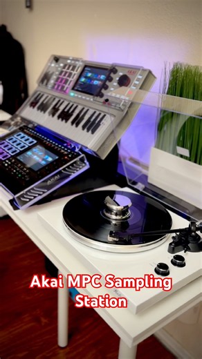 New Turntable for Vinyl sampling the Akai MPC Live 3 and Key 37. #akai #mpc #akaiforce