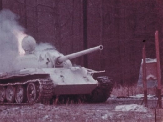 1976年美国试验期间，苏联T-54/55系列坦克在一次穿甲弹击穿后燃烧