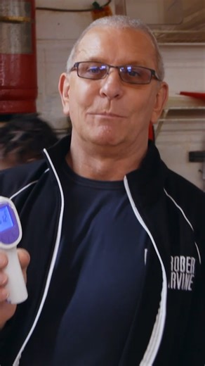 This restaurant is serving food that could make EVERYONE sick 🤮🍴#RestaurantImpossible | Food Network UK