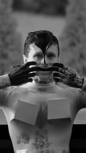 @kavarikavarikavari debuts on XL with the hard-hitting track 'IRON VEINS', the first single from her upcoming XL House Bag EP 'PLAGUE MUSIC' out 6th February. The single arrives alongside a striking music video by Game Nova 🖤 #electronicmusic #musicvideo #kavari #industrial #newmusic