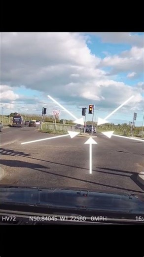 Speeding through the red light. #baddrivers #RedLightFails #Dashcam