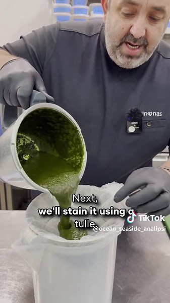 How we make our basil oil 🌿 #analipsi #crete #restaurant #weretoeat #greece