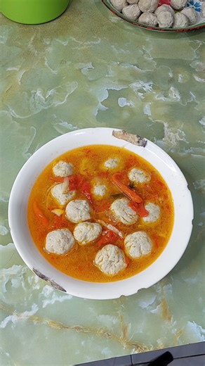 8.3M views · 105K reactions | Cara Mudah Membuat Bakso Ikan Kuah Mercon yang rasanya Enak, Tekstur baksonya Kenyal banget serta rasa kuahnya Segar Gurih dan Pedas Banget hanya dengan Menggunakan BLENDER | Ernawati | Facebook