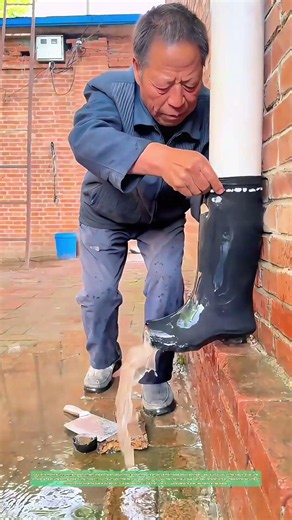 La réparation low-tech : Quand une vieille botte devient canalisation