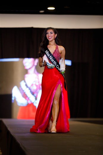 An unforgettable evening at the American Heart Association & Miss America Red Gala in support of the Go Red for Women campaign. What an honor to stand alongside so many incredible women, raising awareness for heart health and celebrating the power of advocacy, education, and service through the Miss America Organization. One of the most exciting parts of the night? The return of the iconic “Show Me Your Shoes” element to the Miss America competition, but this time in our fashion show! Stay tuned