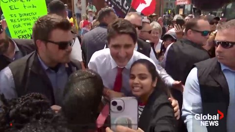 Trudeau swarmed by dozens of protesters in Belleville, Ont.