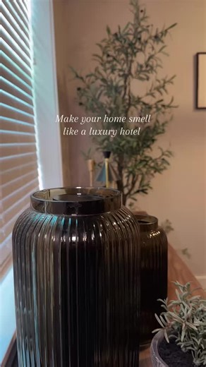 Obsessed with this waterless diffuser! Makes my home smell amazing, even with 2 dogs running around! @Scentiment #diffusers #homedecor #interiordesign #homedecorideas #interiordesigner