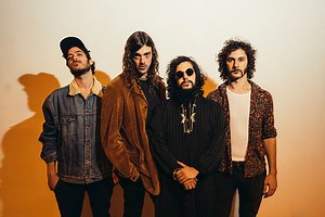 Los Estanques actuarán en La Riviera rodeados de amistades