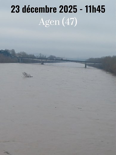 Insta : coco.traqueurdorage47 La Garonne a Agen en crue due aux épisodes cevenol, la hauteur d'eau a ce moment la était de 3,79m #garonne #crue #episodecevenol #agen #lotetgaronne