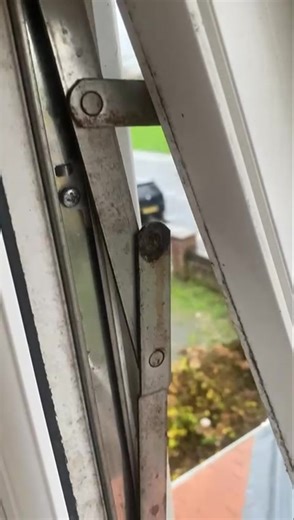 Do your windows look like this? If your window won’t open properly, drops when you try to close it, or just feels wrong, it’s often broken hinges and they can usually be repaired without replacing the whole window. Message or call 07739 756409 and we’ll get it sorted 👌 #WindowRepairs #BrokenHinges #UPVCWindows #HomeMaintenance #LocalTrades #Glazier | Window Fix Repairs Ltd