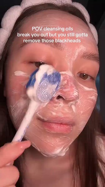 Effective Blackhead Removal with Medicube Device