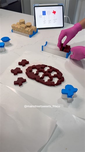 198 reactions · 9 comments | ❤️懶 products used: - @daisymakes_innovations circle, 2025, and Texas poppers & trays — discount code MAINSTREET10 to save ❤️ - @stoverandcompany sweet shoppe wafers - all other products can be found on my Amazon storefront! | Main Street Sweets Frisco | Facebook