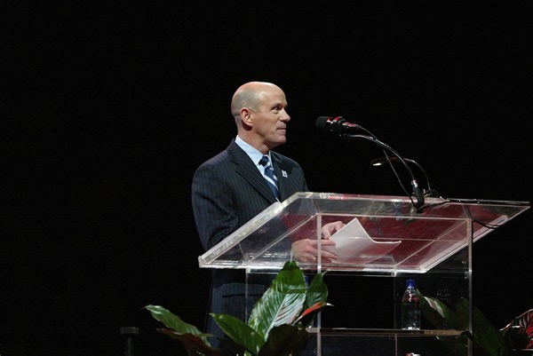 "Quite a disappointment" "Going to sob now": Fans devastated as Darren Pang leaves St Louis Blues broadcast for Chicago Blackhawks