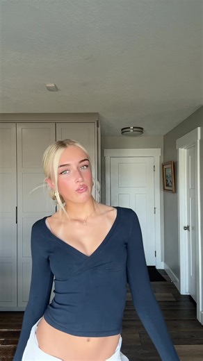 Learn Easy Dance Moves with Blonde Hair Style