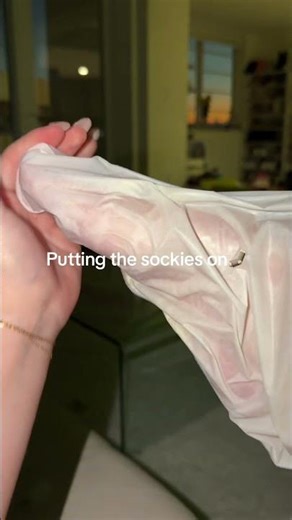 Trying a foot mask for the first time ??