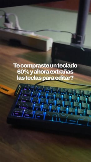 Facundo Gil | CUFA on Instagram: "El Lado Oscuro de los Teclados 60% (y cómo arreglarlo) ⌨️🩸 Se ven increíbles en el setup, pero cuando estás en medio de un proyecto en Premiere o After Effects, darte cuenta de que no tenes las teclas F1, F2 o F9 a mano es frustrante. 😫 Tener que hacer combinaciones tipo Fn + 9 te obliga a soltar el mouse o torcer la mano, y eso mata tu velocidad de edición. No cambies el teclado, cambia cómo funciona. Uso un script de AutoHotkey que transforma la tecla Bloq M