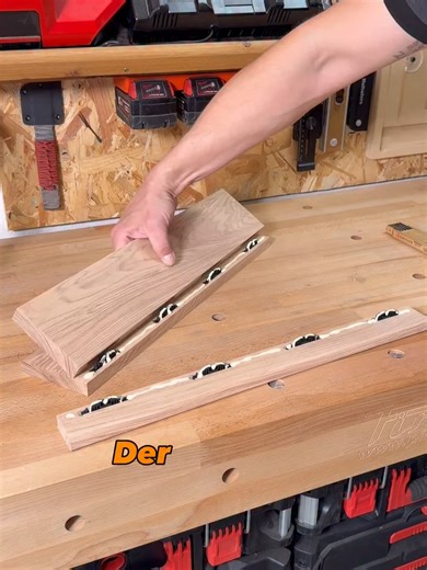💡Der Trick mit dem Click und Holz verleimen ohne Zwingen, möglich machts der Tenso Verbinder von @lamello_deutsch und alles wird mit der Zeta P-2 und dem P-System gesetzt. Durch den Hinterschnitt verzahnt der der Tenso im Material und durch die spezielle Bauweise rasten beide Verbinderteile fest miteinander ein und die Verleimung ist erledigt ✅. (Werbung) #woodchuckofficial #Handwerk #Lamello #Woodworking #DIY
