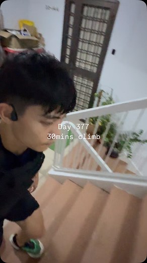 Day 377 of chasing dream. 30mins climb with 10kg vest. 2.42km, 322m EG. Shoe: Kailas Fuga EX330 Disclaimer: I am not a professional trainer or medical expert. The workouts and activities I post, as well as my replies to comments, are based on my personal experiences, fitness level, and health condition. My purpose is to keep track of my training and stay accountable to myself. If it inspire you to work towards your fitness/health/life goal, that’s great. If you choose to try these exercises or f