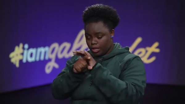 Elevate to new heights at #GallaudetU like Midajah Davis, Class of 2024. When Midajah came to Gallaudet, she didn’t know her identity. She was trying to hide it to ‘fit in’. Once she arrived, her world changed – she fit in without trying to hide, she connected with people who understood her life experiences, and she even found not one, but several identities: Black. Female. Deaf. Athlete. These newfound identities allowed her to become a better athlete and person. Discover other stories at www.g