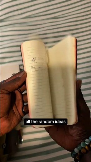 What's in my bag as a Creative Writing student?📚 | UEA