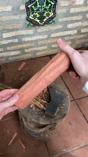 We are going to make the handle of a file with a homemade lathe🪚🪓 #wood #woodworking