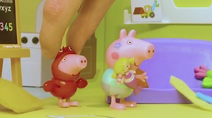 小猪佩奇 定格动画 打扫房间 Peppa Pig stop motion clean up with Peppa 佩奇和乔治帮猪爸爸打扫房间