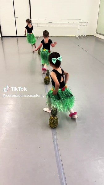 Pineapple Princesses🍍#pineapple #princess #ballet #dancer #tiktok #ballerina #dance #smile