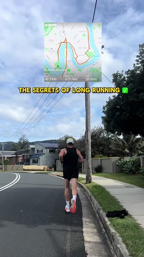 SECRETS TO LONG RUNNING 🏃🏽🚀 ( MARATHON RUNNER EDITION ) Long runs are the backbone of any effective training program. They work wonders for building your stamina, increasing your speed, and toughening up that mental game of yours. Think of them as the essential building blocks that pave the way for efficient training and impressive performance on race day🚀🚀 LONG RUN TIPS ⬇️ - Start long runs off at a Easy Pace to build up endurance ✅ - Comfortable clothes that don’t chafe✅ - Try out Race sh