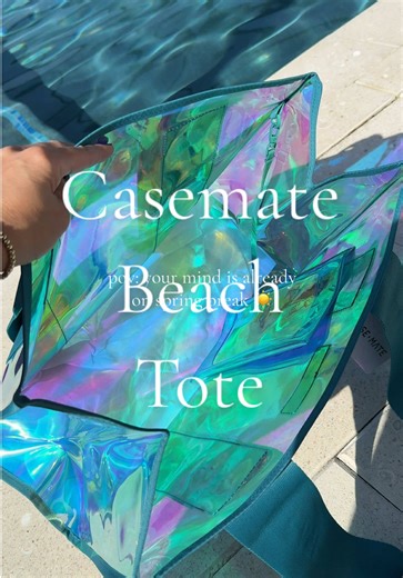 This beach tote is HUGE and so beautiful! 😍 The waterproof phone pouch is the perfect way to protect your phone at the beach or pool! #casemate #beachbag #beachday #pool #travelbag