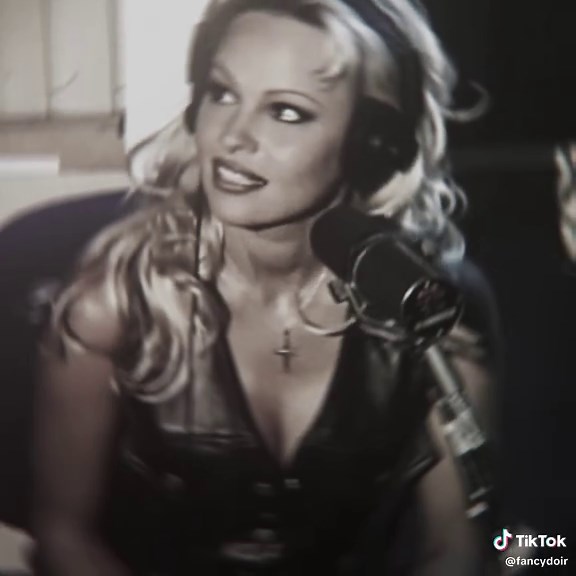 Pamela Anderson: A Nostalgic 90s Icon