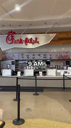 Check out our food court throughout the day! (Not pictured: three new eateries coming soon... 👀) #ReachTheSummit #TriangleTownCenter #RaleighNC