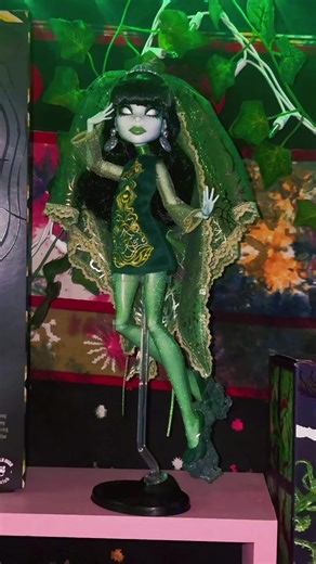 Secured the new #scarahscreams #skullector doll 😛 what do yall think of her? #monsterhigh #fypシ #dollcollector