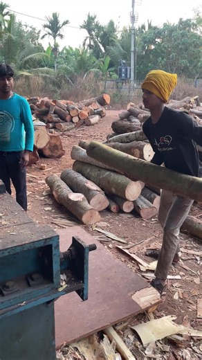 Efficient Wood Debarking with Advanced Machinery