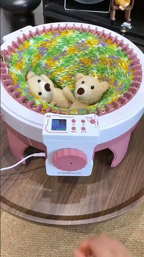 I knitted this hat so quickly and easily with the electric knitting machine