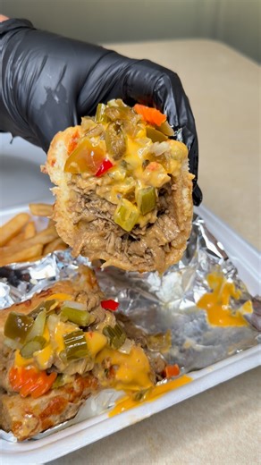 Mali_Bs_Kitchen on Instagram: "Chicago Style Italian Chitterling Sammich 😍😍😍#chitterlings #chicagofood #foodblogger #food #foodie"