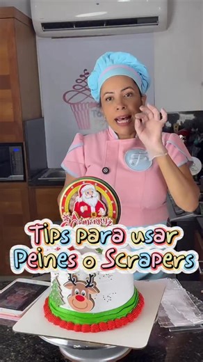🎂 ¡Domina el uso del *scraper* como un profesional! En este video te enseño *cómo sujetarlo correctamente* para lograr *texturas limpias y definidas* en tus tortas, sin errores y con acabados de alto nivel. 🧁 Si estás comenzando en la repostería o quieres perfeccionar tu técnica, este tip es esencial para ti. Recuerda que puedes aprender mucho más en nuestros *cursos online y presenciales* con acceso inmediato, diploma y asesoría de un chef tutor. 📲 Escríbenos al WhatsApp: 1-829-9334589 / 58-