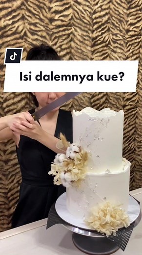 Tutorial Hias Kue Aesthetic | Sonia Basil Ulang Tahun Mama