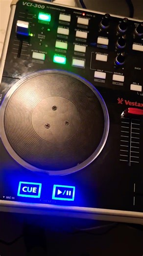 Vestax vci-300 (headphone cue fix) #dj #vestax #vci300 #fixed
