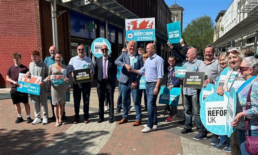 Dan Thomas visits Llanelli as Reform UK steps up Senedd campaign