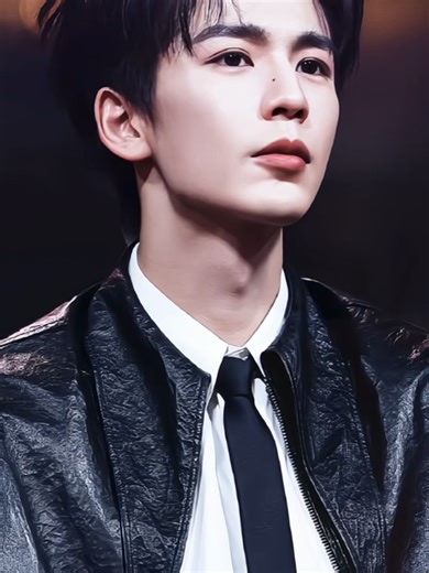 foto terakhir bonus buat kalian 🤭 #zhanglinghe #zhanglinghe张凌赫 #dracin #cdrama #actorchinese