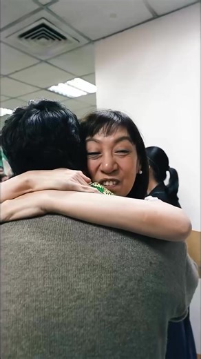 DUSTIN IS BACK TO THE OUTSIDE WORLD! Dustin Yu received an emotional and heartwarming welcome from his Sparkle family after ending his stint in "Pinoy Big Brother: Celebrity Collab Edition." Dustin's homecoming ceremony on Tuesday headed by GMA Network Senior Vice President Atty. Annette Gozon-Valdes, Sparkle's First Vice President Joy Marcelo and Senior Talent Manager Tracy Garcia. Courtesy: Sparkle GMA Artist Center/Instagram | GMA News