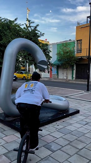 Spot 🧼🎯 📲 @luis_guevara11 @vgbikesbmx @vans_mx @vansbmx66 @vidabirdman @strike_brand @cripticosupply_ @rochabikefresnillo #bmx #bmxstreet | Juan Delgado BMX