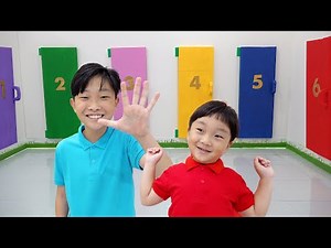 Yejun Family Tip & Kids Toy Play with 6 Door Open Adventure