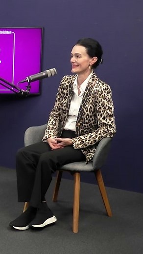 „Raue Stellen“ auf Nase, Stirn & Ohren? Hautärztin Angelika Reitböck verrät im neuen „gesund & glücklich“-Podcast, wie man weißen Hautkrebs erkennen kann und wie man die Haut am besten davor schützt. Jetzt anhören! #gesundundglücklich #podcast #hautkrebs #sonnenschutz #hautgesundheit #oönachrichten | OÖNachrichten