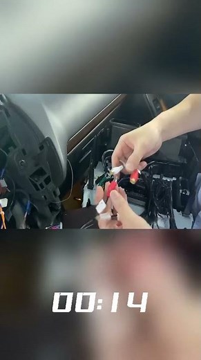 Watch Me How to Upgrade your stereo on Toyota in 30 seconds #toyotahighlander #toyota