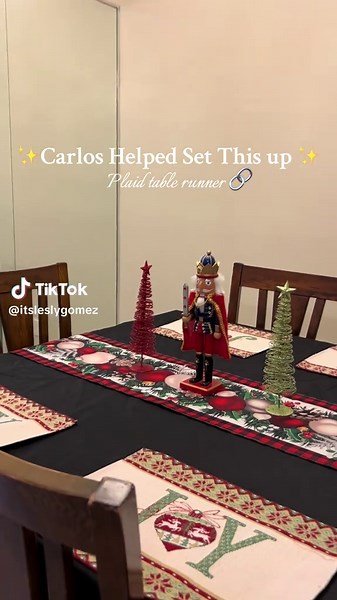 Cozy Christmas Plaid Table Runner for Festive Dining