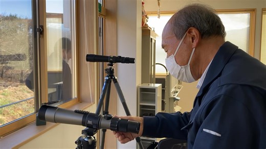 Our chief optical designer, Nishikubo-san, is playing with the tracking scope new for 2026😊 | March Scopes