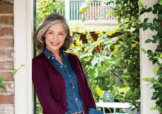 How To Grow Out Gray Hair Gracefully, According To The Pros