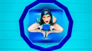 Model Versus Slime: Using Slime in a Photoshoot