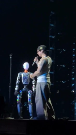 Joji Brings Out a Robot On Stage